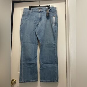 NWT Women’s Lee Relaxed Fit Straight Leg Mid Rise Jeans size 18 SHORT